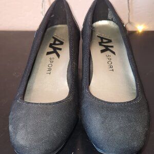 Anne Klein Black Wedge Shoes – Size 6.5